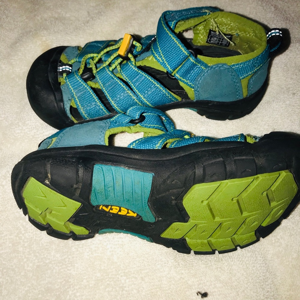Kids Keen shoes size 13